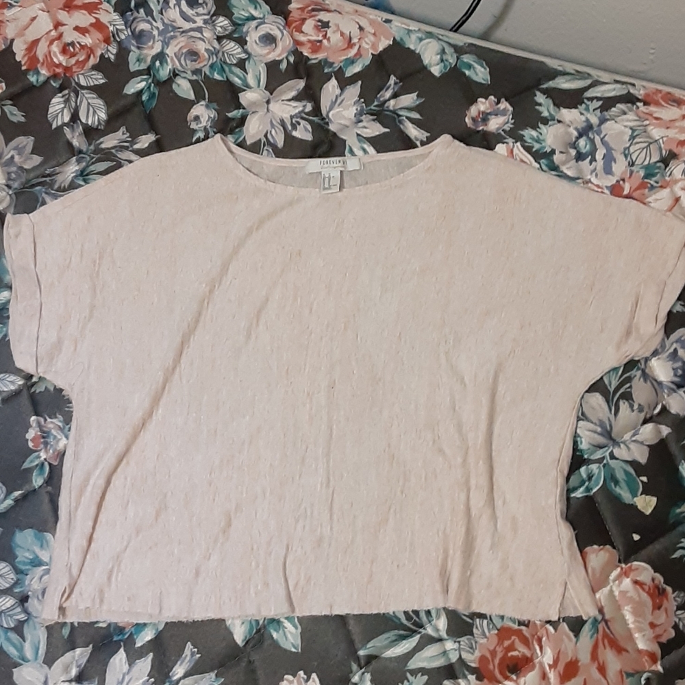 Cropped light pink tshirt